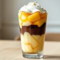 Advocaatvanillevla met chocoladvla peer en slagroo