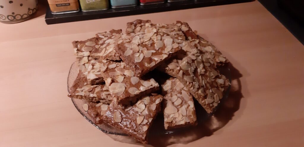 Amandel-speculaaskoekjes van de bakplaat