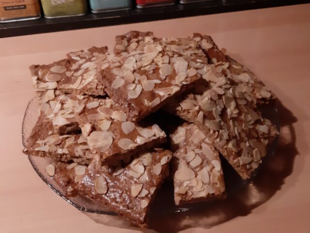 Amandel-speculaaskoekjes van de bakplaat