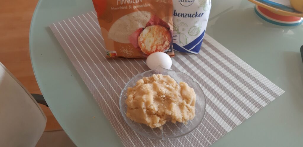 Amandelspijs zelf gemaakt met 3 ingrediënten