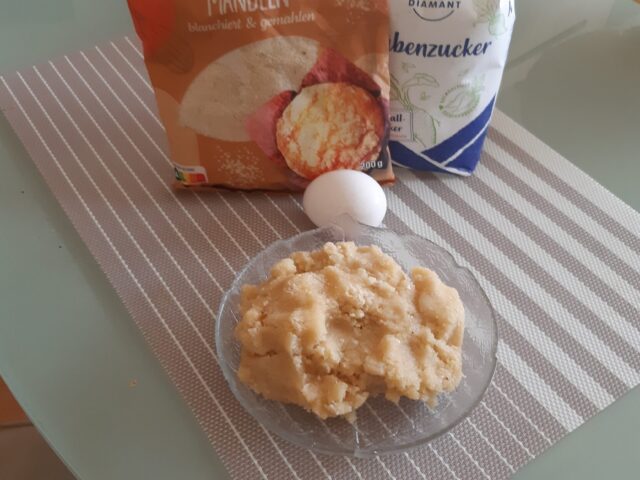 Amandelspijs zelf gemaakt met 3 ingrediënten