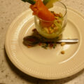 Amuse met aspergetip, avocadomousse en gerookte zalm
