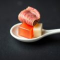 Amuse van gebraden rosbief op kreeftengelei