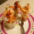 Amuse van warme kruidige knoflook garnalen