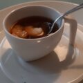 Amusesoep: Sherrybouillon met garnalen