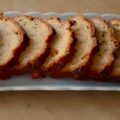 Appelcake met een krokante bovenlaag van kaneelsuiker