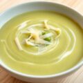 Asperge-Erwtjessoep met parmezaan
