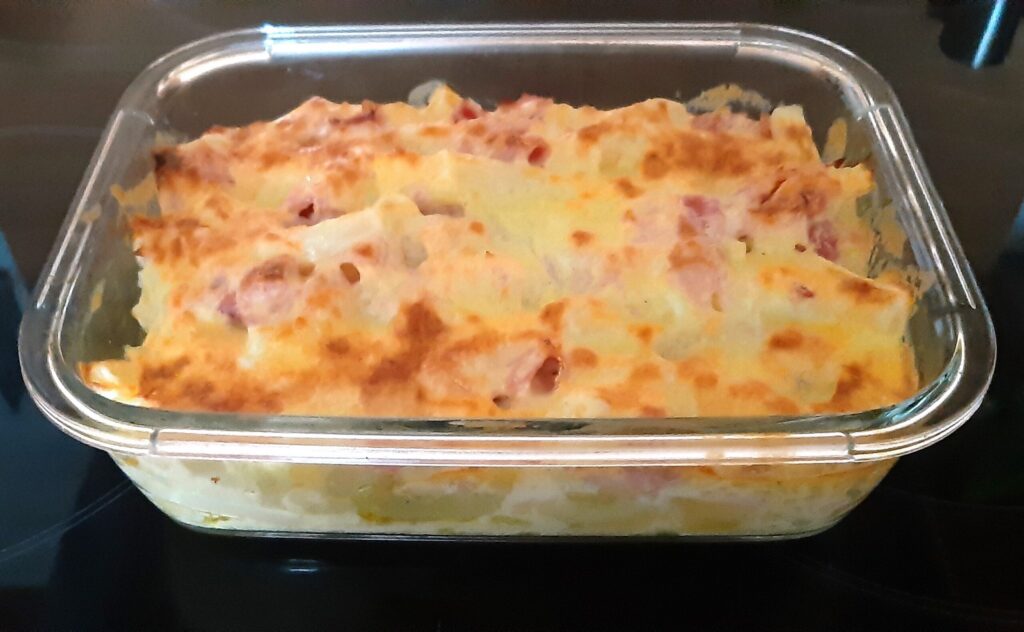 Asperge ovenschotel met ham, ei en aardappeltjes