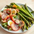 Asperges met witlofsalade en lamsham