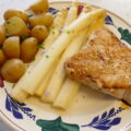 Asperges uit de slowcooker met witte tonijn en gekookte krieltjes