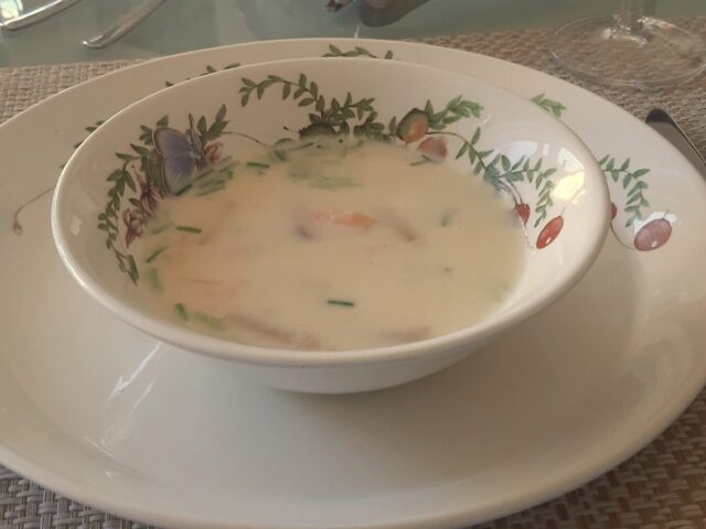 Aspergesoep met gerookte zalm