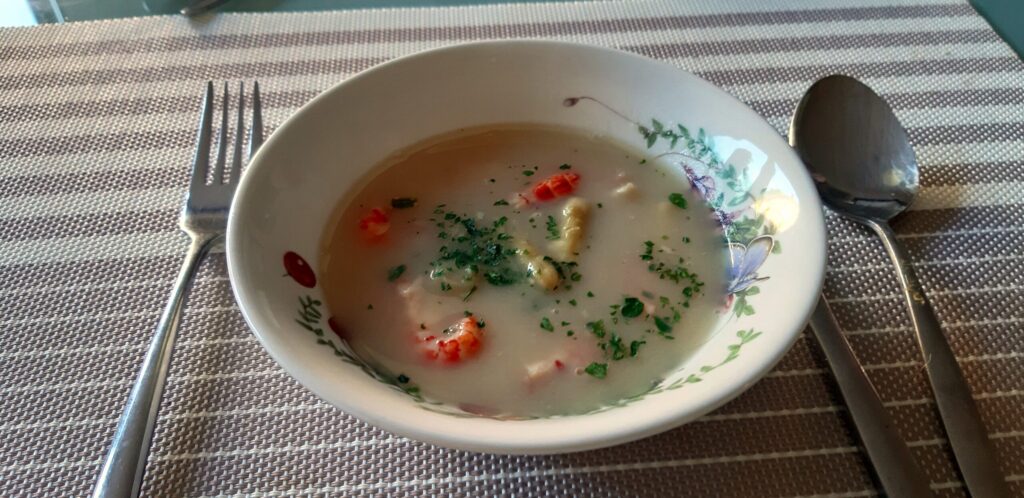Aspergesoep met rivierkreeftjes