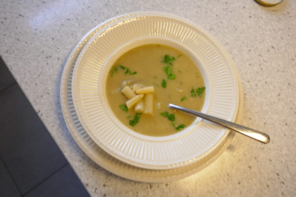 Aspergesoep van schillen en kontjes uit de Crockpot