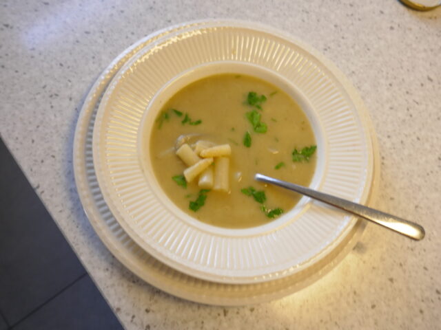 Aspergesoep van schillen en kontjes uit de Crockpot