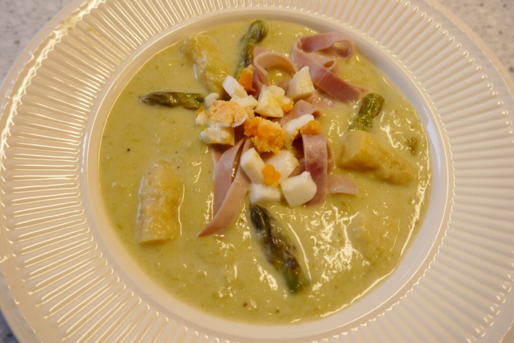 Aspergesoep van witte én groene asperges