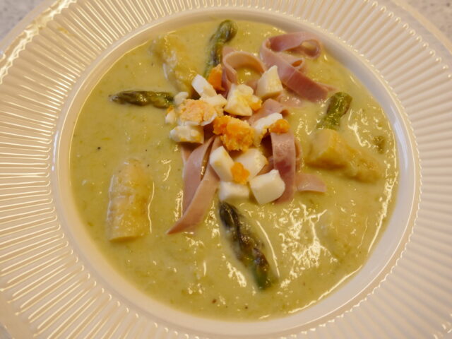 Aspergesoep van witte én groene asperges