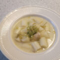 Aspergessoep met gebakken ringetjes prei