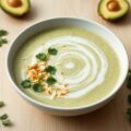 Avocado Komkommer Soep met Kokosmelk