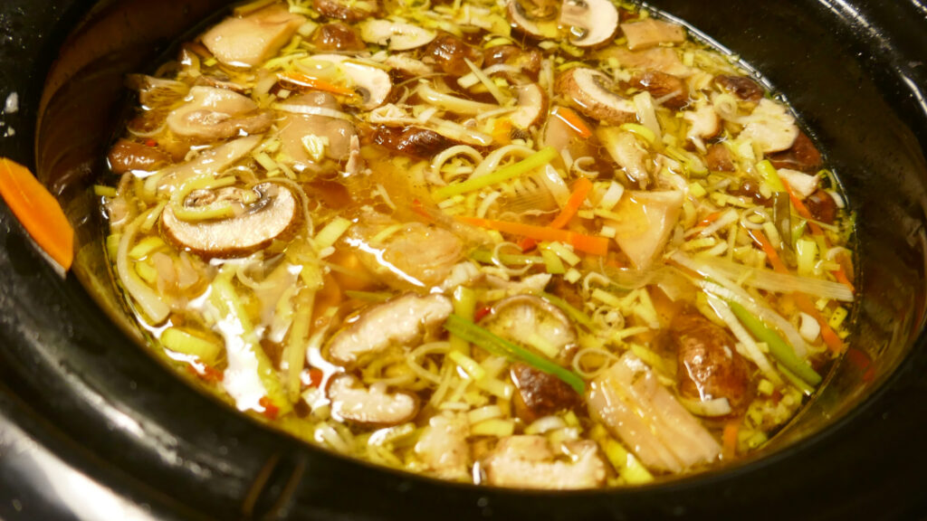 Aziatische " BahMie " soep uit de slowcooker