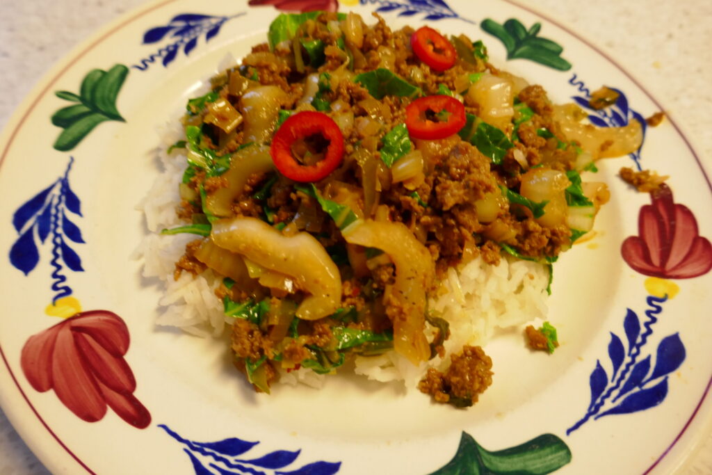 Aziatische roerbak met Paksoi, Prei en Pindakaas