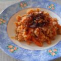 Vegetarische wortelstamppot met aardappel en pittige gebakken uien, beetje Aziatisch