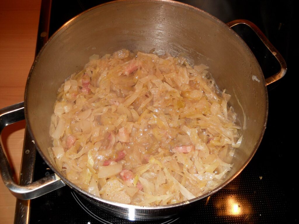 Bayerisches Kraut (zoetzure Witte kool met spekjes)