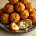 Bitterballen van rivierkreeftjes gepaneerd met no-egg