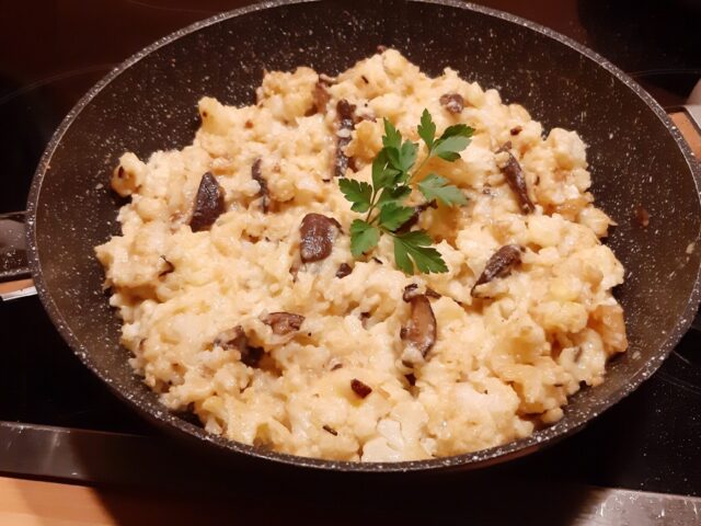 Vegetarische bloemkool-aardappel stamppot met shiitake