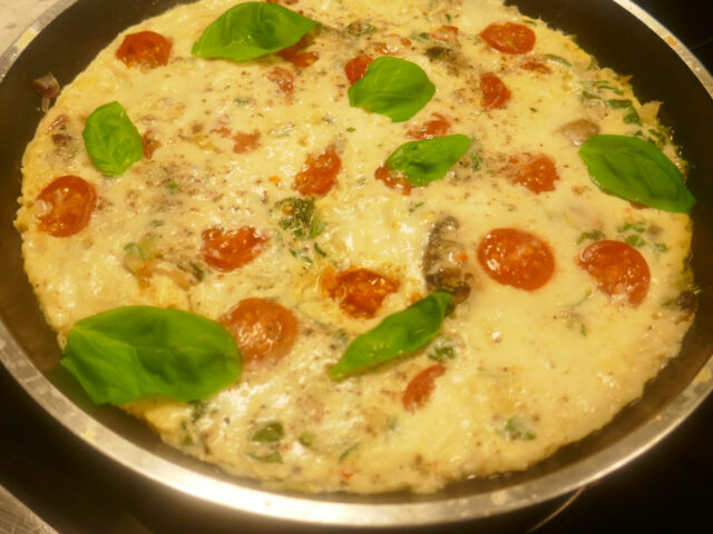 Boerenomelet met een volkoren broodje