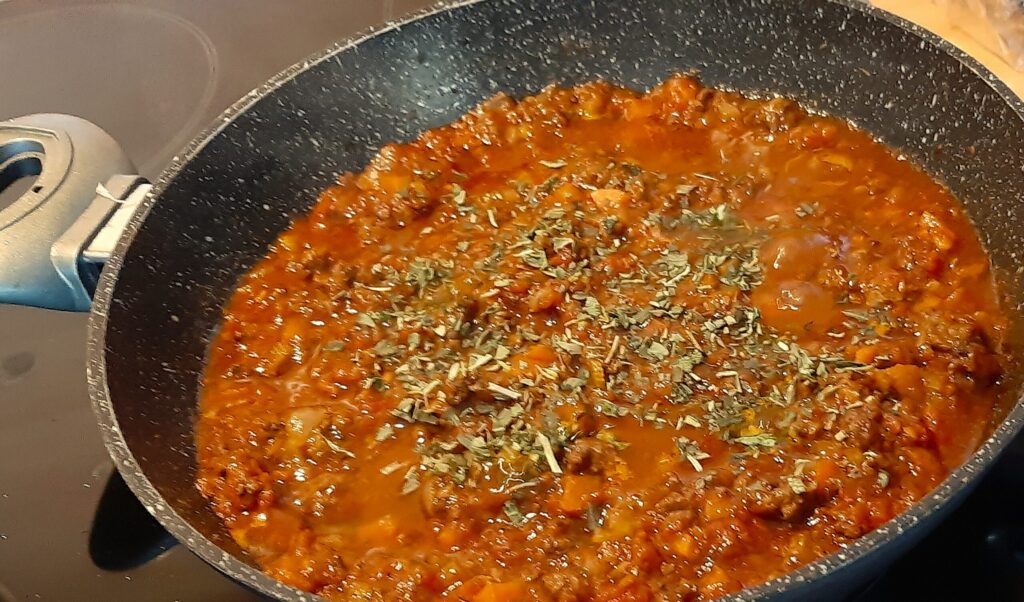Bolognesesaus naar Italiaans recept uit slowcooker of pan