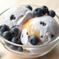 Bosbessen yoghurtijs