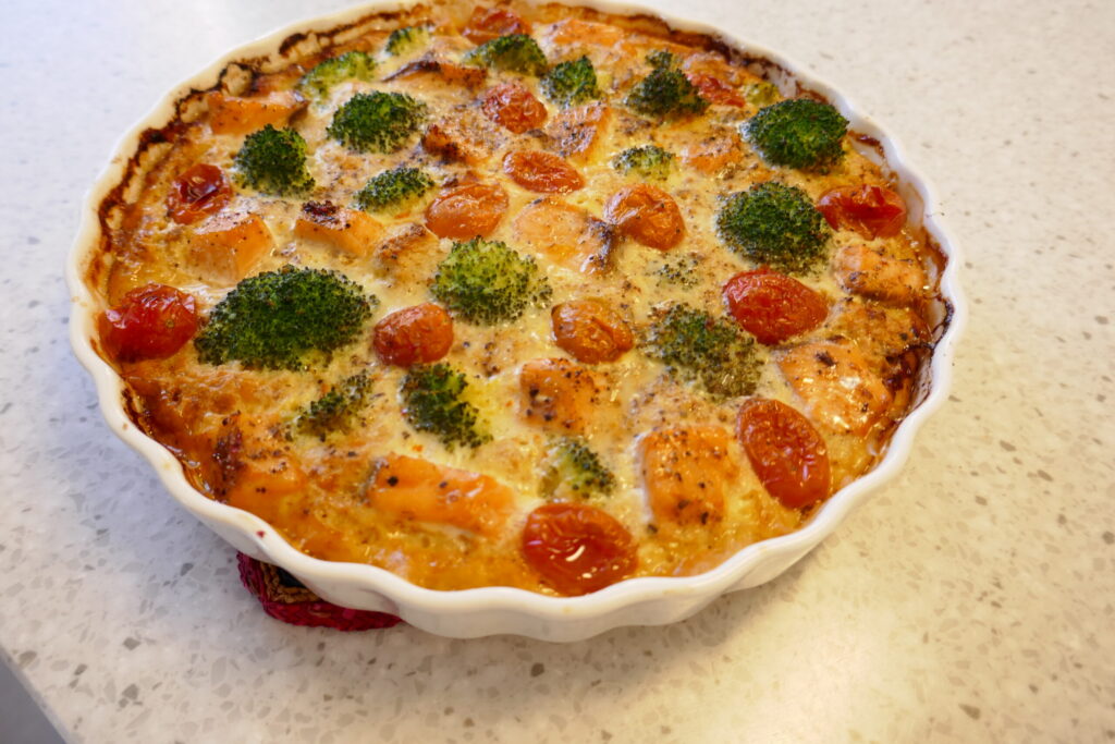 Broccoli Broodtaart met zalm en kerstomaatjes