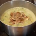 Broccoli-preisoep met kastanjechampignons en ham