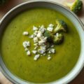 Broccolisoep met blauwe kaas