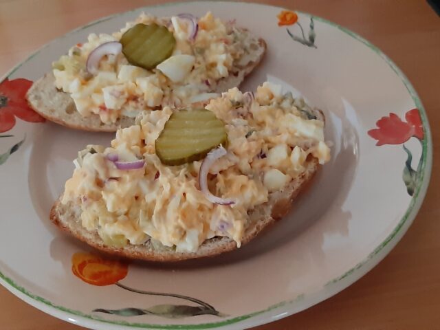 Broodje eiersalade met sandwichspread