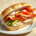 Broodje kip met asperges