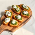 Broodreepjes met pesto en ricotta