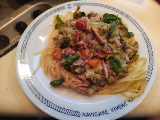Camping Gemak 2. Linguine met romige basilicum courgette saus