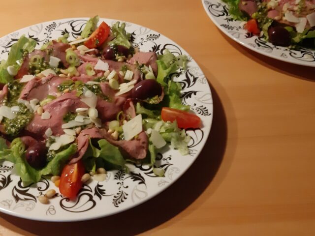Carpaccio van rosbief met pestodressing
