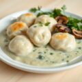 Champignonknoedels met spinazie a la creme