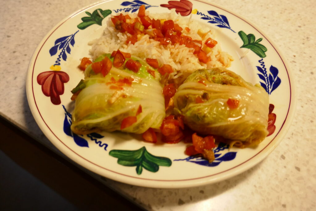 Chinese kool rolletjes met tomaten - ketjapsaus uit de oven