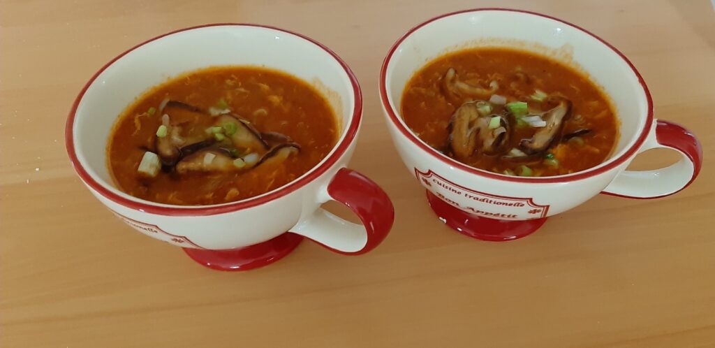 Chinese tomatensoep met shiitake en ei