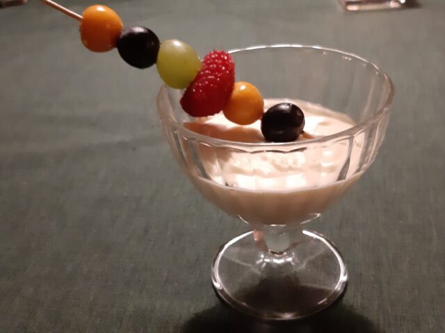 Citroenmousse met fruit saté