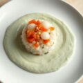 Coquilletartaar op een bedje van basilicum