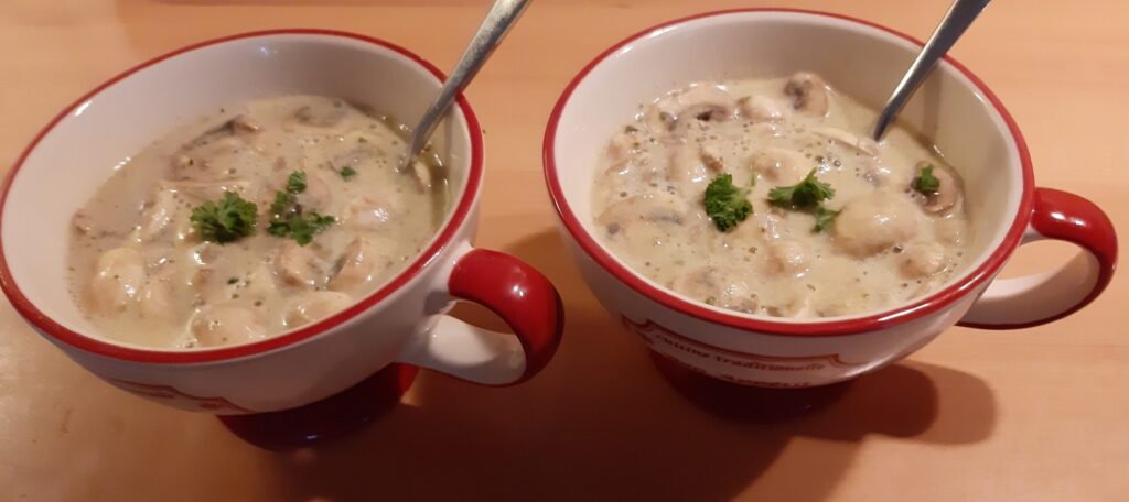Courgette-kaassoep met champignons