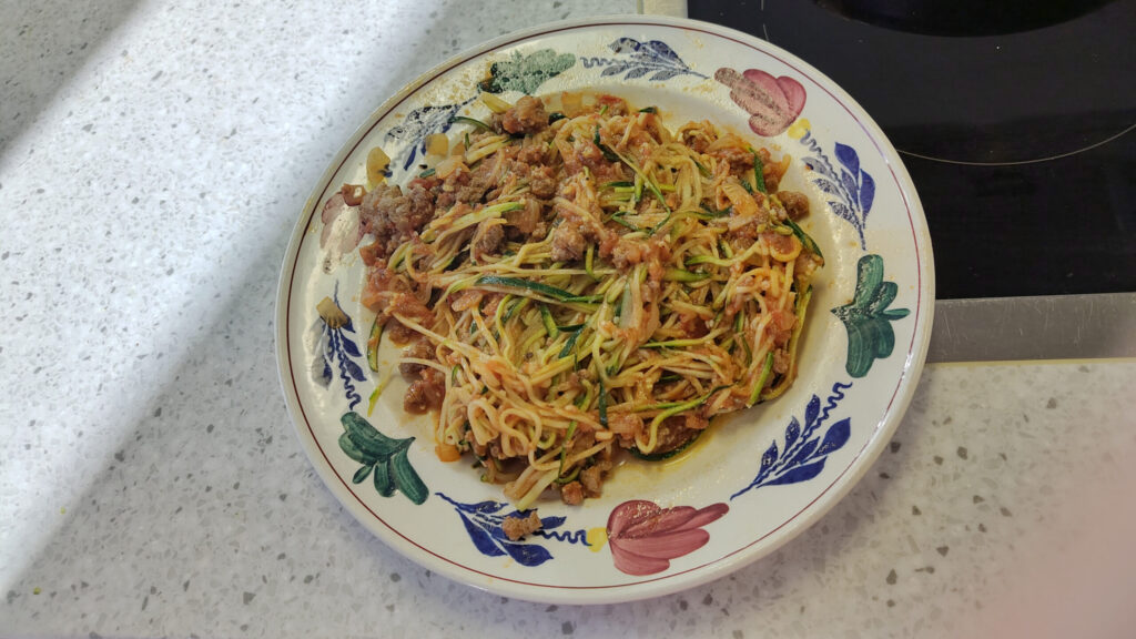 Courgetti met gehakt in een heerlijke tomatensaus