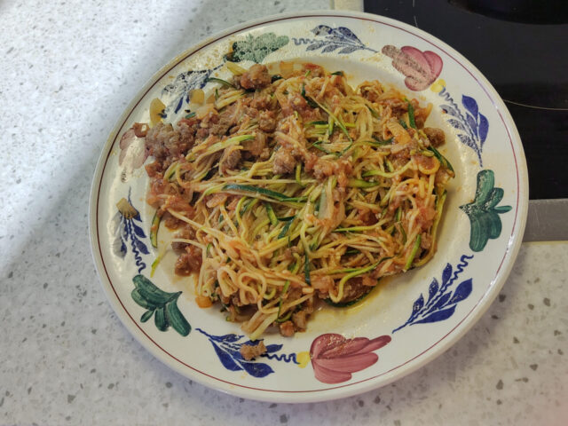 Courgetti met gehakt in een heerlijke tomatensaus