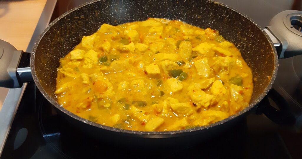 Curry van kipfilet met paprika en mango chutney