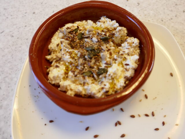 Eenvoudige dip van Feta en Hüttenkäse