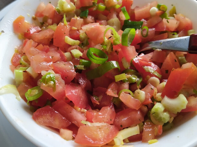 Eenvoudige tomatensalade